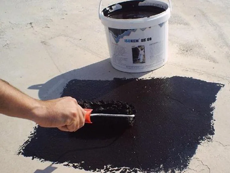 THICKENER FOR RUBBERIZED BITUMEN